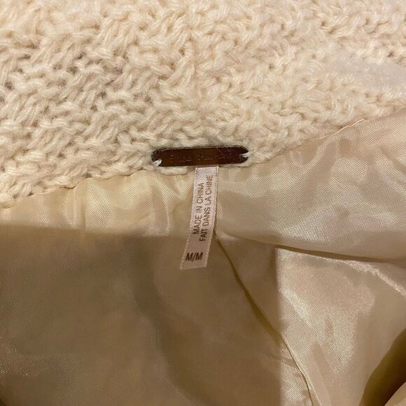 FREE PEOPLE Lambs Wool Ivory 1-button Sweater Pockets Bell Sleeves Size Medium - Picture 9 of 9